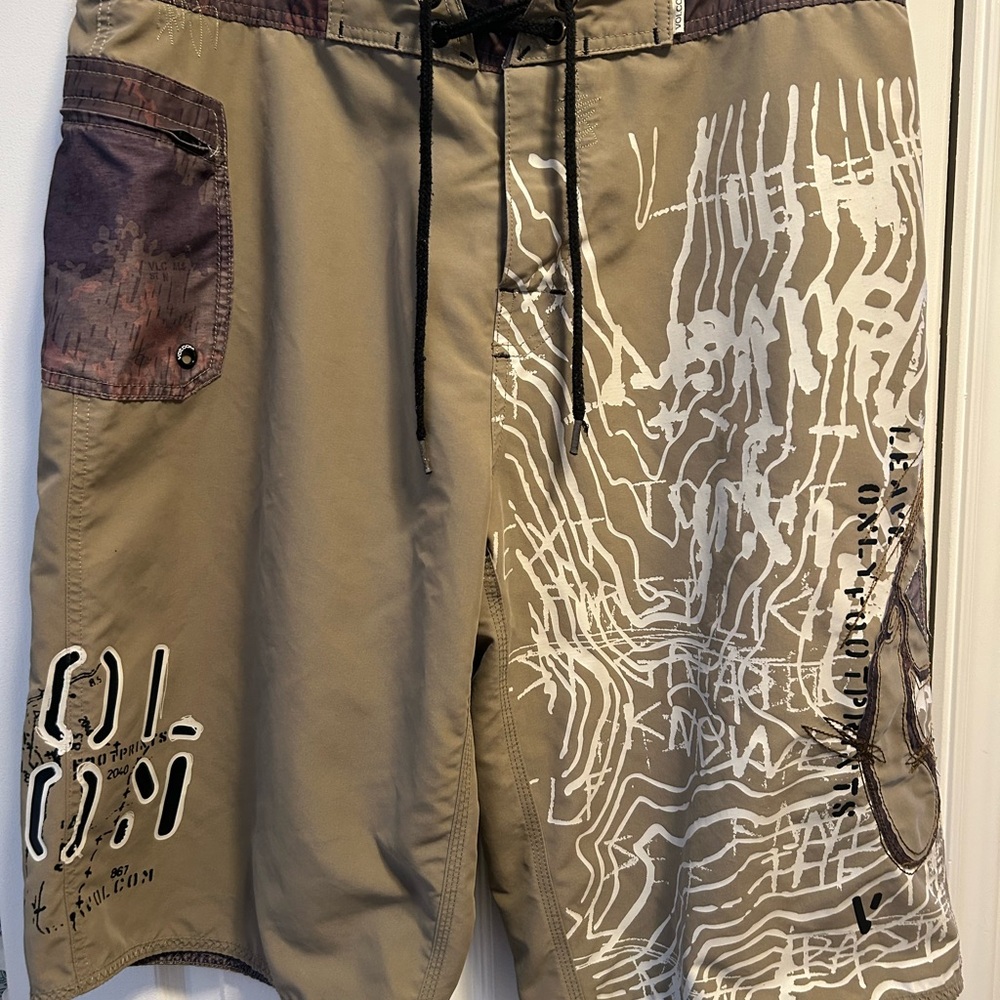 Men's Volcom Board Shorts sz: 36